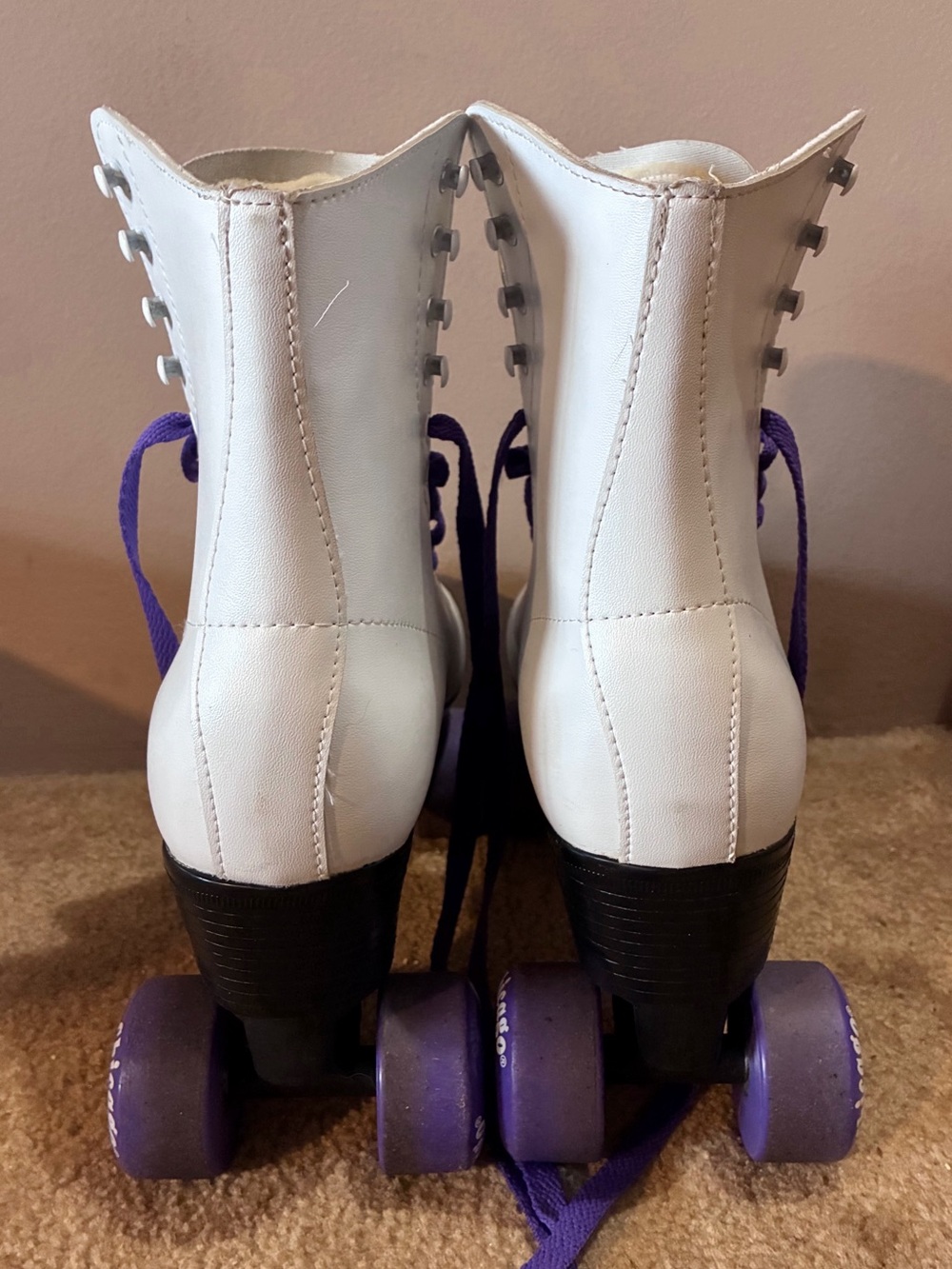 Chicago Women's White Roller Skates with Purple Laces - Picture 2 of 8